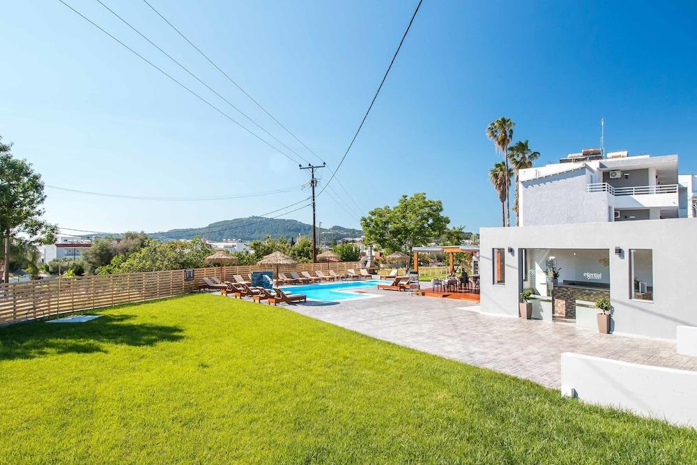 Hotell Essential Summer (adults Only) 2*
